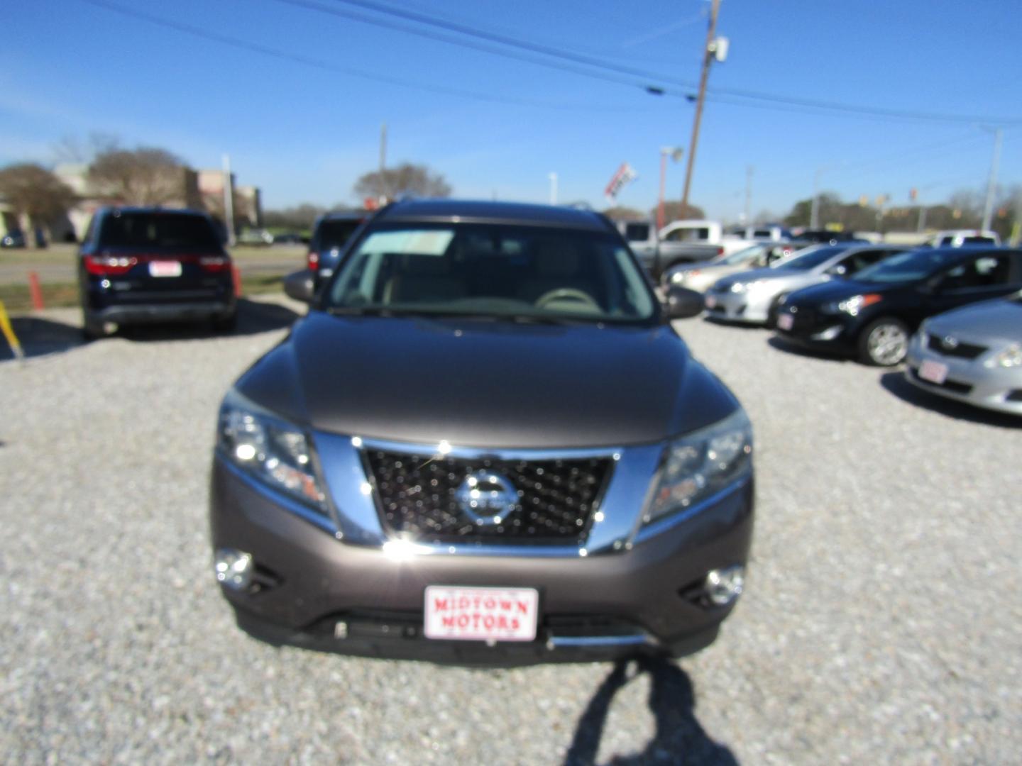 2014 Brown /Tan Nissan Pathfinder (5N1AR2MNXEC) , Automatic transmission, located at 15016 S Hwy 231, Midland City, AL, 36350, (334) 983-3001, 31.306210, -85.495277 - Photo#1